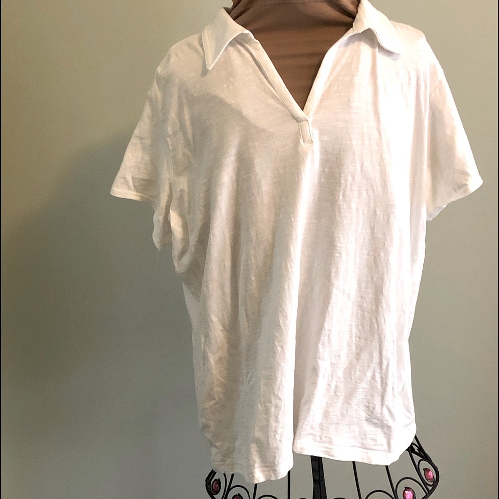 Columbia White Tee Shirt Top Short Sleeve Size XL With V Neck And Collar.